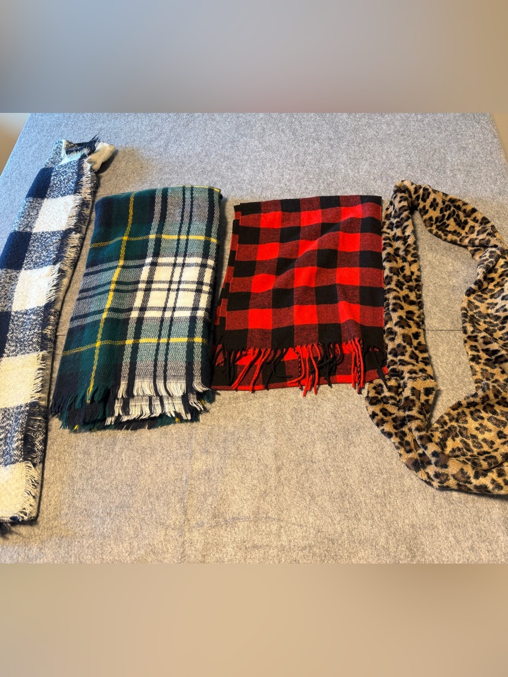 🥳 5 for $25 BUNDLE Lot of 4 Winter / Fall Scarves